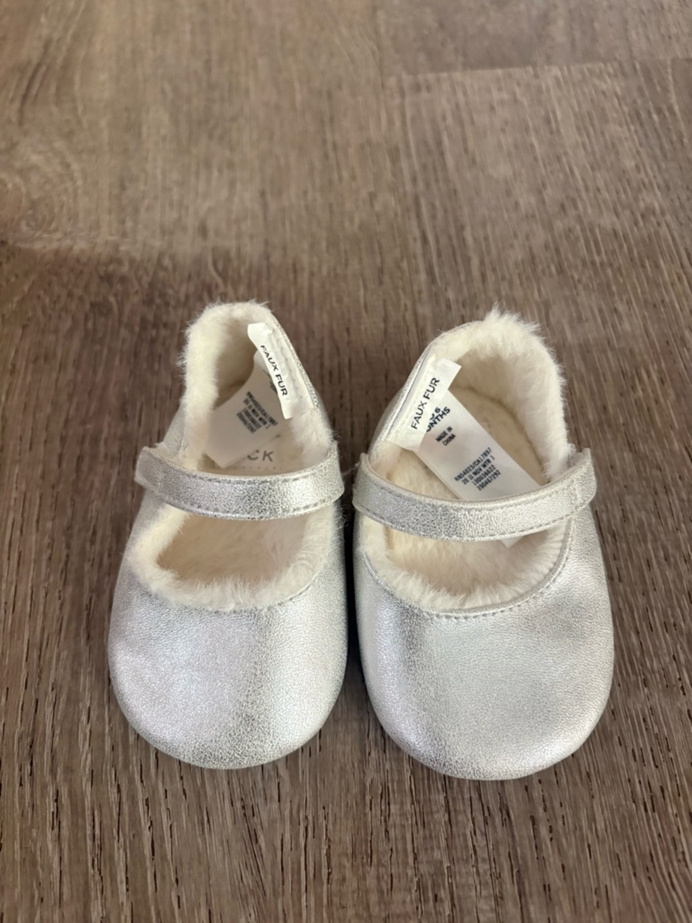 NWOT. Janie and Jack. Baby Silver Faux Fur Mary Jane Flat Shoe.